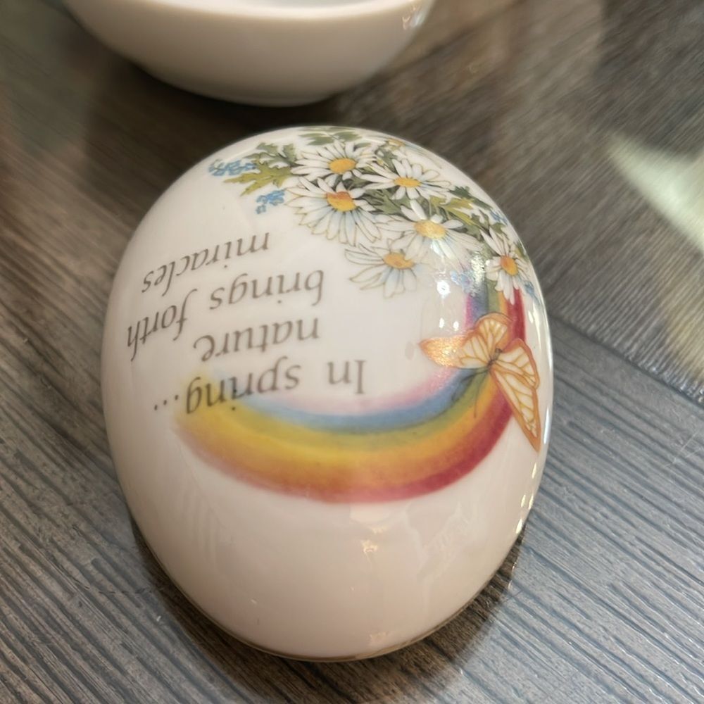 1980 Designers Collection Butterfly & Rainbow Design Egg-Shaped Trinket Box - Picture 5 of 16